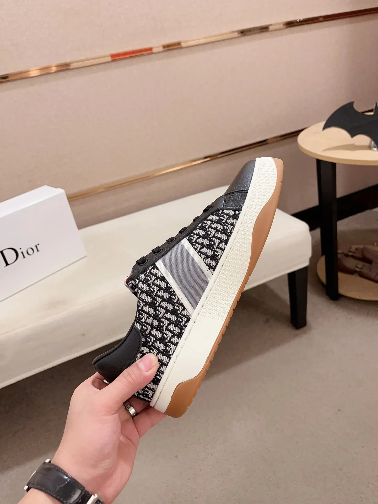 Factory price: 420💰[Dior·Dior] New casual sports style men's shoes, new spring and summer design, perfect workmanship, lace-up lazy style to create wardrobe quality, upper: imported first-layer cowhide, sheepskin lining is soft and comfortable, ultra-light TPU wear-resistant outsole, simple, versatile fashion men's shoes, excellent color code number 38--44. (Can be customized for 45 non-refundable)